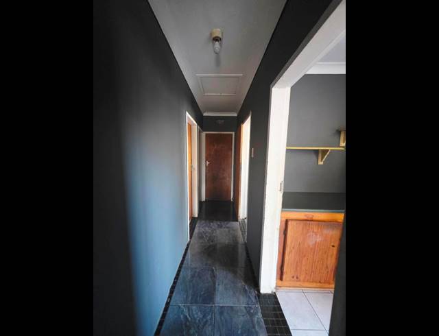 5 BEDROOM HOUSE FOR SALE IN KLOPPERPARK